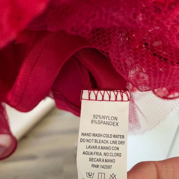 Super cute flirty dress for young lady! Prom or formal or Christmas party! - Picture 4 of 6